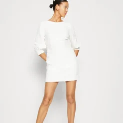 Forever New SASHA BOW BACK MINI - Cocktailkleid/festliches Kleid - White 9 Forever New SASHA BOW BACK MINI - Cocktailkleid/festliches Kleid - White -Günstiges Fem Glanz Geschäft 0038b3adade54a64a780538048f647ed