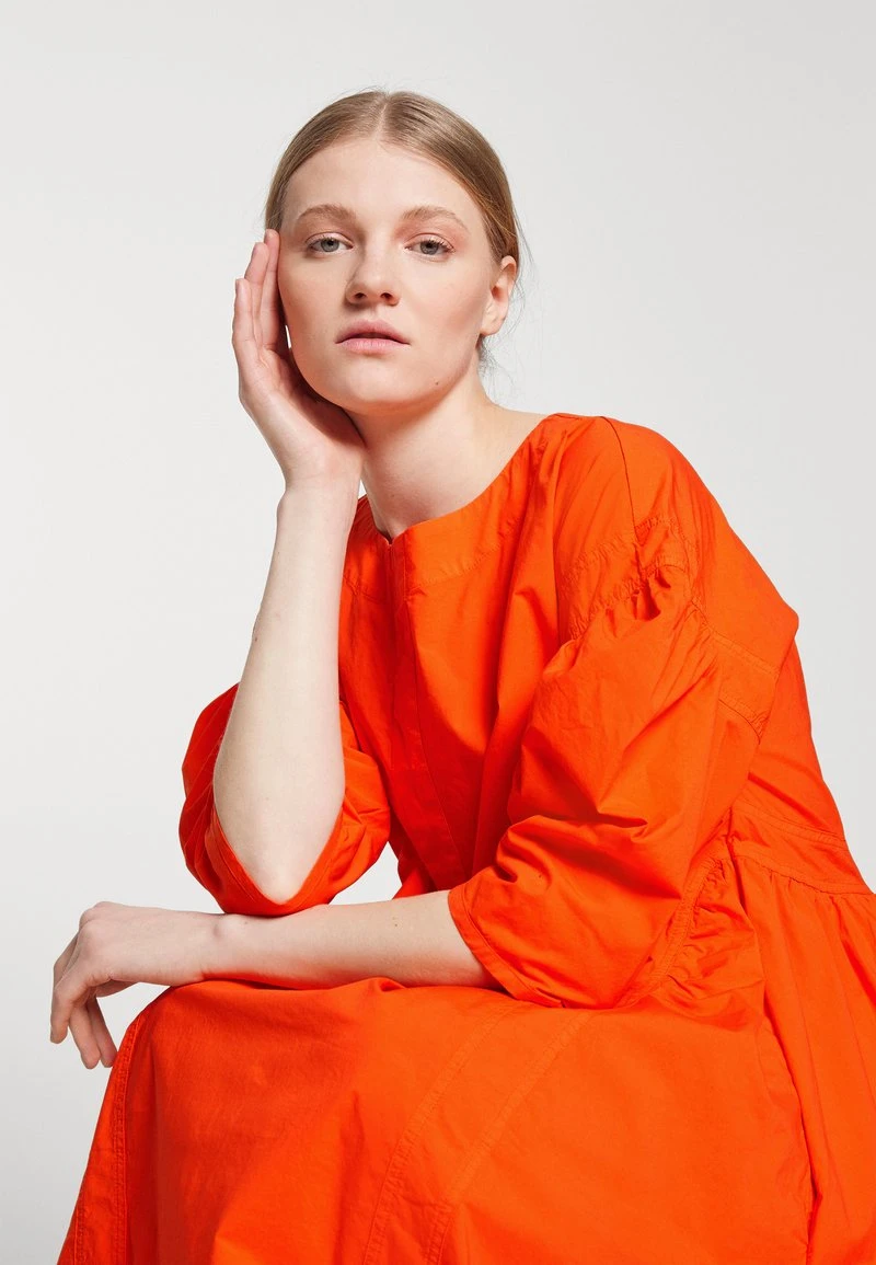 Henrik Vibskov OVER DRESS - Cocktailkleid/festliches Kleid - Flame Orange 5 Henrik Vibskov OVER DRESS - Cocktailkleid/festliches Kleid - Flame Orange – Bild 5