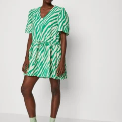 Stella Nova LUJA MY - Cocktailkleid/festliches Kleid - Green/cream 9 Stella Nova LUJA MY - Cocktailkleid/festliches Kleid - Green/cream -Günstiges Fem Glanz Geschäft 07e24fe266e345338658bacfb97651a7