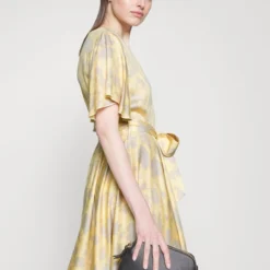 LSUBLOSSOM AZYMETRIC DRESS - Cocktailkleid/festliches Kleid - White Pepper -Günstiges Fem Glanz Geschäft 11a4ef5efeb64cbdb5db3cc33b774258