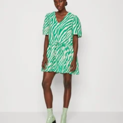 Stella Nova LUJA MY - Cocktailkleid/festliches Kleid - Green/cream