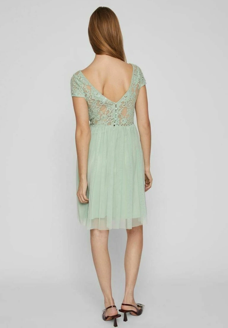 Vila VIULRICANA S/S V-NECK SHORT - Cocktailkleid/festliches Kleid - Cameo Green 3 Vila VIULRICANA S/S V-NECK SHORT - Cocktailkleid/festliches Kleid - Cameo Green – Bild 3