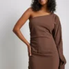 NA-KD EINARMIGES MINIKLEID - Cocktailkleid/festliches Kleid - Brown