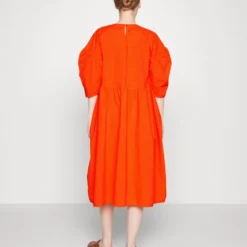 Henrik Vibskov OVER DRESS - Cocktailkleid/festliches Kleid - Flame Orange 9 Henrik Vibskov OVER DRESS - Cocktailkleid/festliches Kleid - Flame Orange -Günstiges Fem Glanz Geschäft 3281c934c71c4d3d8cfa823d595508b1