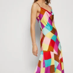 SABRINA CALF DRESS - Cocktailkleid/festliches Kleid - Dahlia 9 SABRINA CALF DRESS - Cocktailkleid/festliches Kleid - Dahlia -Günstiges Fem Glanz Geschäft 33af93e244ab453a86ec7214f9742219