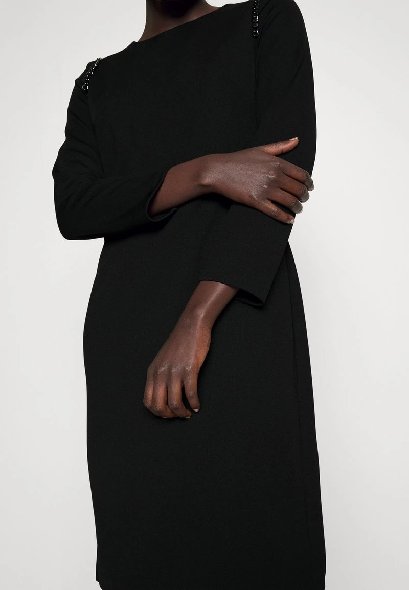 DKNY SHEATH DRESS W SHLDR CHAIN DETAIL - Cocktailkleid/festliches Kleid - Black 6 DKNY SHEATH DRESS W SHLDR CHAIN DETAIL - Cocktailkleid/festliches Kleid - Black – Bild 6