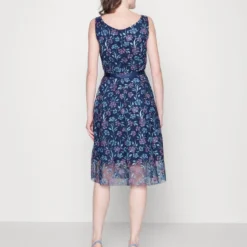 SWING DRESS EMBROIDERED - Cocktailkleid/festliches Kleid - Navy/mauve 8 SWING DRESS EMBROIDERED - Cocktailkleid/festliches Kleid - Navy/mauve -Günstiges Fem Glanz Geschäft 40c66ad17a54482c913ed86d32697a73