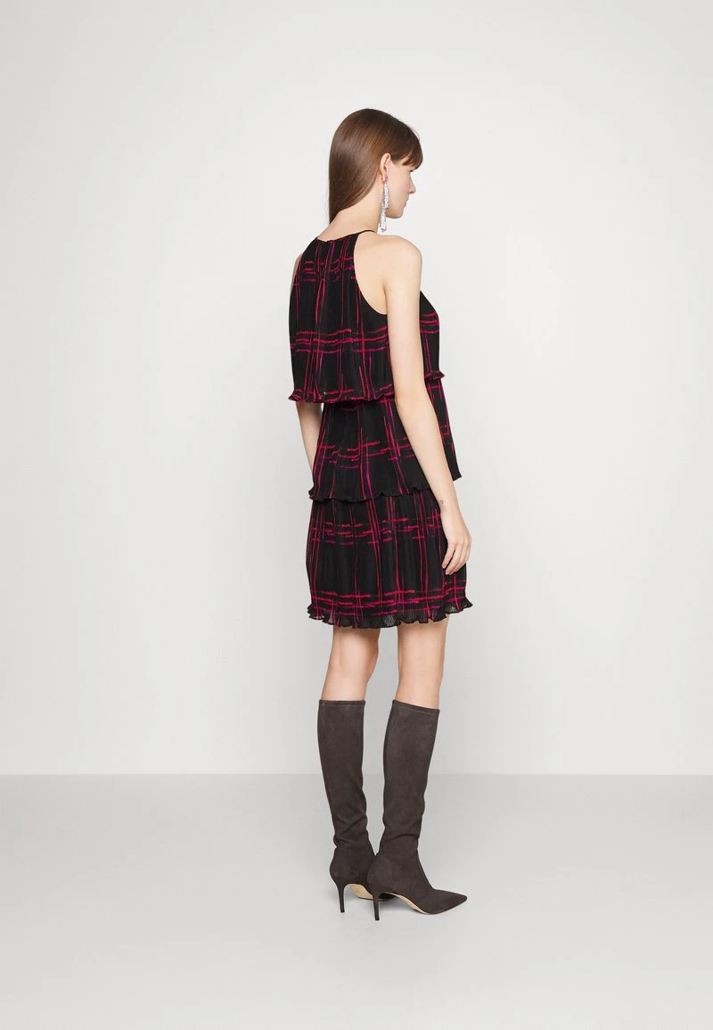 DKNY PLEATED TIERED RUFFLED DRESS - Cocktailkleid/festliches Kleid - Elegant Red 3 DKNY PLEATED TIERED RUFFLED DRESS - Cocktailkleid/festliches Kleid - Elegant Red – Bild 3