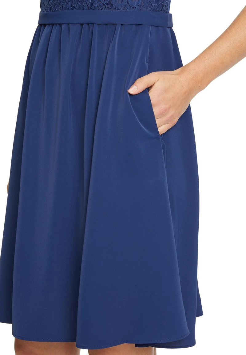 Vera Mont MIT SPITZE - Cocktailkleid/festliches Kleid - Festival Blue 4 Vera Mont MIT SPITZE - Cocktailkleid/festliches Kleid - Festival Blue – Bild 4