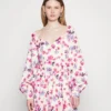 In The Style PERRIE SIAN FLORAL PRINT RUFFLE DETAIL MINI DRESS WITH LACE BACK - Cocktailkleid/festliches Kleid - Pink