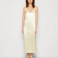 Calvin Klein NAIA WIDE STRAP MIDI SLIP DRESS - Cocktailkleid/festliches Kleid - Buttercream Frost