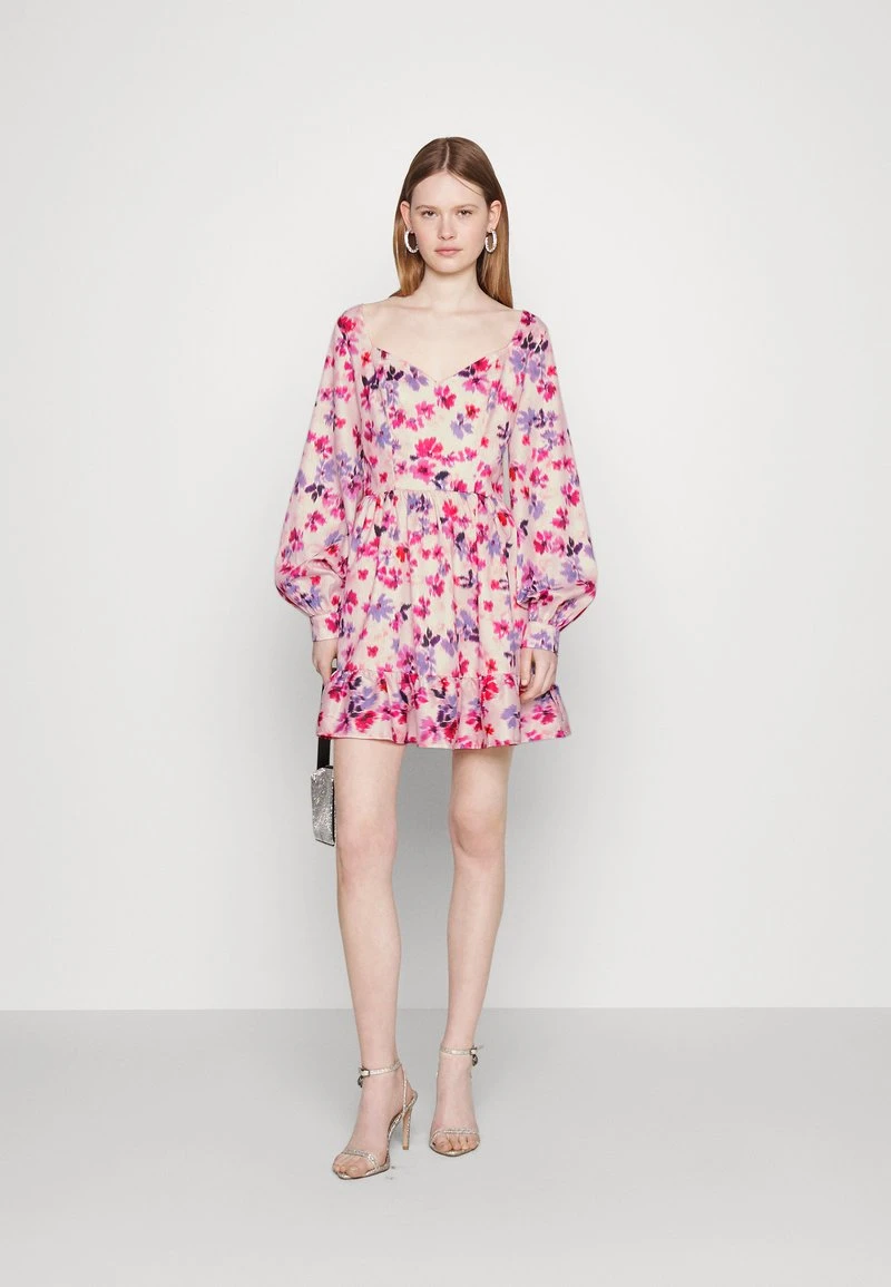 In The Style PERRIE SIAN FLORAL PRINT RUFFLE DETAIL MINI DRESS WITH LACE BACK - Cocktailkleid/festliches Kleid - Pink 2 In The Style PERRIE SIAN FLORAL PRINT RUFFLE DETAIL MINI DRESS WITH LACE BACK - Cocktailkleid/festliches Kleid - Pink – Bild 2