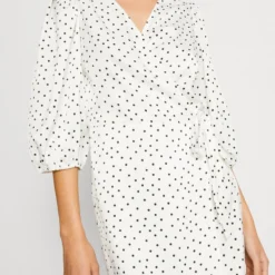 Vila VITONE WRAP MIDI DRESS - Cocktailkleid/festliches Kleid - Snow White/black 11 Vila VITONE WRAP MIDI DRESS - Cocktailkleid/festliches Kleid - Snow White/black -Günstiges Fem Glanz Geschäft 6d07e623f3564d5a95268e648ff10e45