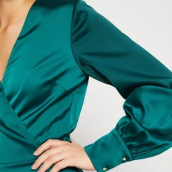 Nikkie KAYDEN DRESS - Cocktailkleid/festliches Kleid - Evergreen -Günstiges Fem Glanz Geschäft 70b3e746a5824905b259b346cf97dc3e