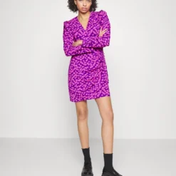 Cras YVONNE DRESS - Cocktailkleid/festliches Kleid - Heartbeats Purple 8 Cras YVONNE DRESS - Cocktailkleid/festliches Kleid - Heartbeats Purple -Günstiges Fem Glanz Geschäft 78841b05f7c94f2c89de139b9883273c
