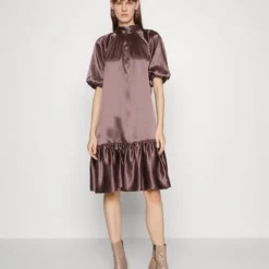 Bruuns Bazaar BERGAMOT ADELEN DRESS - Cocktailkleid/festliches Kleid - Plum Lavender