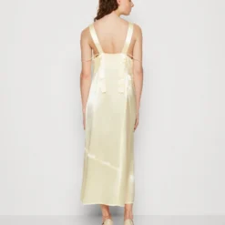 Calvin Klein NAIA WIDE STRAP MIDI SLIP DRESS - Cocktailkleid/festliches Kleid - Buttercream Frost 8 Calvin Klein NAIA WIDE STRAP MIDI SLIP DRESS - Cocktailkleid/festliches Kleid - Buttercream Frost -Günstiges Fem Glanz Geschäft 7a4dab8a71ba4e80b73818a9f4672fc4