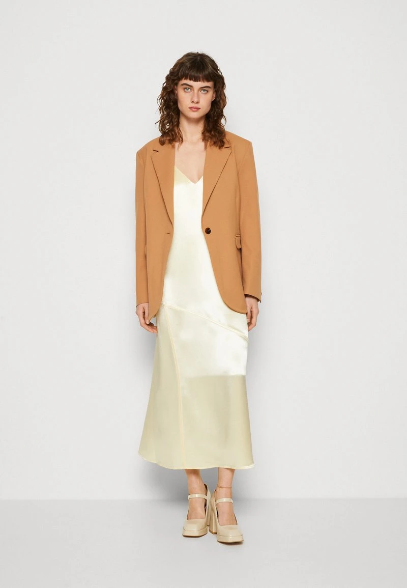 Calvin Klein NAIA WIDE STRAP MIDI SLIP DRESS - Cocktailkleid/festliches Kleid - Buttercream Frost 2 Calvin Klein NAIA WIDE STRAP MIDI SLIP DRESS - Cocktailkleid/festliches Kleid - Buttercream Frost – Bild 2