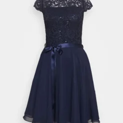 SWING DRESS - Cocktailkleid/festliches Kleid - Marine 10 SWING DRESS - Cocktailkleid/festliches Kleid - Marine -Günstiges Fem Glanz Geschäft 8175c6b0c46b43a3b628fb6809682914