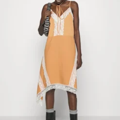 TWINSET SIMPLE BEAUTY - Cocktailkleid/festliches Kleid - Bic.hazel/neve 10 TWINSET SIMPLE BEAUTY - Cocktailkleid/festliches Kleid - Bic.hazel/neve -Günstiges Fem Glanz Geschäft 8d27566e41bf4278af0e97c0c7850147