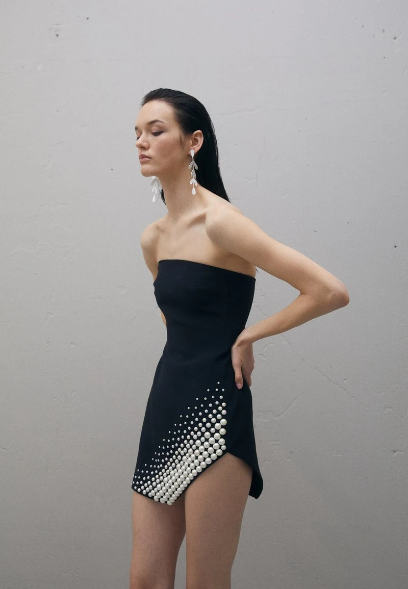 PEARL ASSYM HEM STRAPLESS MINI DRESS - Cocktailkleid/festliches Kleid - Black/white 1 PEARL ASSYM HEM STRAPLESS MINI DRESS - Cocktailkleid/festliches Kleid - Black/white