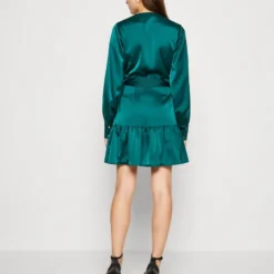 Nikkie KAYDEN DRESS - Cocktailkleid/festliches Kleid - Evergreen -Günstiges Fem Glanz Geschäft 93ba5895f16041de94cc4bf75c1693f2