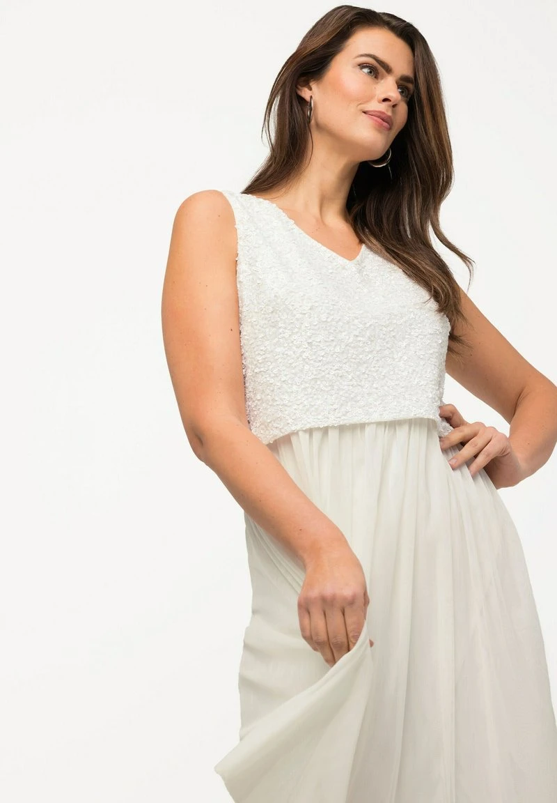 Ulla Popken MIDI À PAILLETTES SANS MANCHES COL EN V - Cocktailkleid/festliches Kleid - Blanc Cassé 4 Ulla Popken MIDI À PAILLETTES SANS MANCHES COL EN V - Cocktailkleid/festliches Kleid - Blanc Cassé – Bild 4