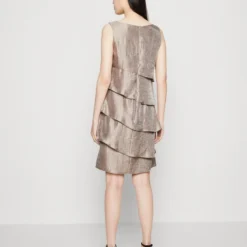 SWING DRESS - Cocktailkleid/festliches Kleid - Nougat Brown -Günstiges Fem Glanz Geschäft 9cb11e3a21584dea999805d9be76fbdb