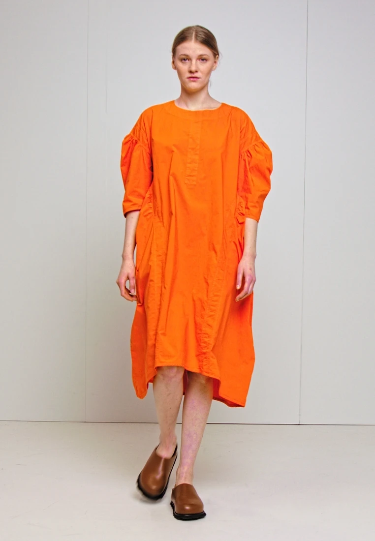 Henrik Vibskov OVER DRESS - Cocktailkleid/festliches Kleid - Flame Orange 2 Henrik Vibskov OVER DRESS - Cocktailkleid/festliches Kleid - Flame Orange – Bild 2