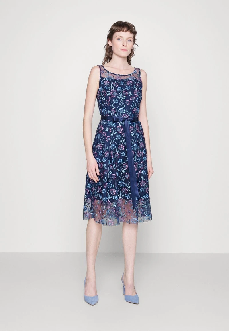 SWING DRESS EMBROIDERED - Cocktailkleid/festliches Kleid - Navy/mauve 1 SWING DRESS EMBROIDERED - Cocktailkleid/festliches Kleid - Navy/mauve