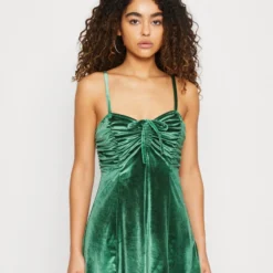 Wal G CLAIRE GATHERED MINI - Cocktailkleid/festliches Kleid - Pea Green