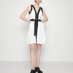 DKNY S/L COLORBLOCKED FIT FLARE W/ ZIPPER - Cocktailkleid/festliches Kleid - Ivory/black 8 DKNY S/L COLORBLOCKED FIT FLARE W/ ZIPPER - Cocktailkleid/festliches Kleid - Ivory/black -Günstiges Fem Glanz Geschäft b5a627400c5342f391ee72e8134c23a0