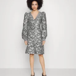 PCMERCY V NECK DRESS - Cocktailkleid/festliches Kleid - Black