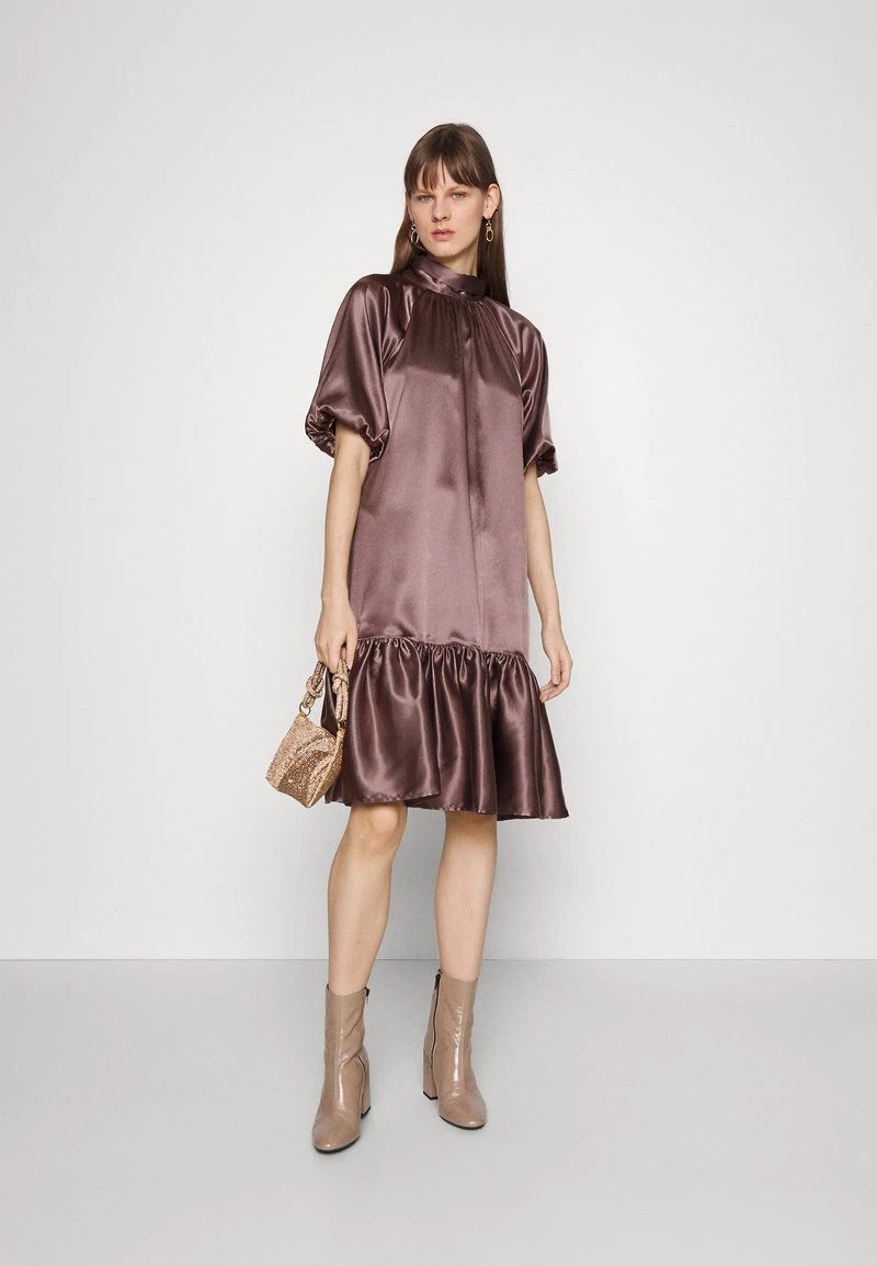 Bruuns Bazaar BERGAMOT ADELEN DRESS - Cocktailkleid/festliches Kleid - Plum Lavender 2 Bruuns Bazaar BERGAMOT ADELEN DRESS - Cocktailkleid/festliches Kleid - Plum Lavender – Bild 2