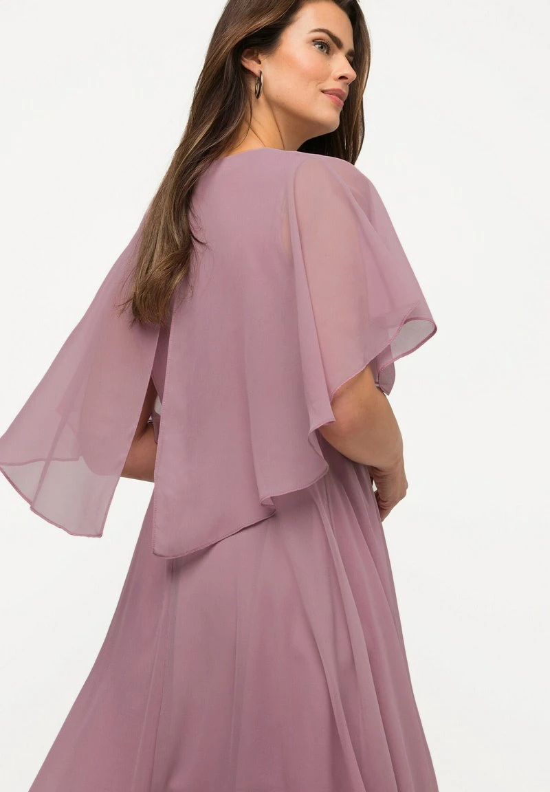 Ulla Popken DÉCOLLETÉ EN V MANCHES COURTES - Cocktailkleid/festliches Kleid - Rose Antique 4 Ulla Popken DÉCOLLETÉ EN V MANCHES COURTES - Cocktailkleid/festliches Kleid - Rose Antique – Bild 4