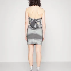 ELORA DRESS - Cocktailkleid/festliches Kleid - Silver-coloured 9 ELORA DRESS - Cocktailkleid/festliches Kleid - Silver-coloured -Günstiges Fem Glanz Geschäft c9d4e7ba3a3e40aab80e87d2cc2a59f1