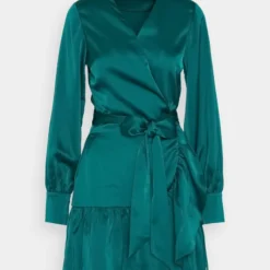 Nikkie KAYDEN DRESS - Cocktailkleid/festliches Kleid - Evergreen -Günstiges Fem Glanz Geschäft cd883e4e5b28491380463ec911ed95fc