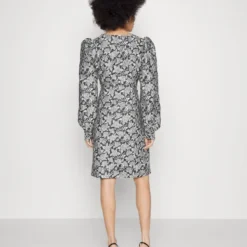 PCMERCY V NECK DRESS - Cocktailkleid/festliches Kleid - Black 8 PCMERCY V NECK DRESS - Cocktailkleid/festliches Kleid - Black -Günstiges Fem Glanz Geschäft d3b4b668a51945d69cfa9a6115c94f9f