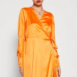 NEVER FULLY DRESSED WRAP SAKURA - Cocktailkleid/festliches Kleid - Orange -Günstiges Fem Glanz Geschäft de055c8988a84300830f4b906e000475