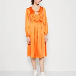 Vila VIPETIA V NECK MIDI DRESS - Cocktailkleid/festliches Kleid - Tigerlily