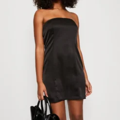 Pieces PCDOLLY BANDEAU BOW DRESS - Cocktailkleid/festliches Kleid - Black 9 Pieces PCDOLLY BANDEAU BOW DRESS - Cocktailkleid/festliches Kleid - Black -Günstiges Fem Glanz Geschäft e5bf86df5c7f43dd8d9a4bd974942aef