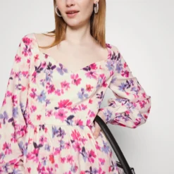 In The Style PERRIE SIAN FLORAL PRINT RUFFLE DETAIL MINI DRESS WITH LACE BACK - Cocktailkleid/festliches Kleid - Pink 9 In The Style PERRIE SIAN FLORAL PRINT RUFFLE DETAIL MINI DRESS WITH LACE BACK - Cocktailkleid/festliches Kleid - Pink -Günstiges Fem Glanz Geschäft eef83751fe15466e913cc59eb7f00b98