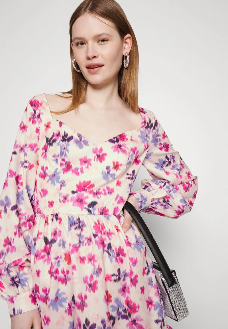 In The Style PERRIE SIAN FLORAL PRINT RUFFLE DETAIL MINI DRESS WITH LACE BACK - Cocktailkleid/festliches Kleid - Pink 4 In The Style PERRIE SIAN FLORAL PRINT RUFFLE DETAIL MINI DRESS WITH LACE BACK - Cocktailkleid/festliches Kleid - Pink – Bild 4