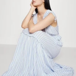 RIANI KLEID - Freizeitkleid - Blue Delight Patterned 10 RIANI KLEID - Freizeitkleid - Blue Delight Patterned -Günstiges Fem Glanz Geschäft f43d3f86ae6f42f9ba5927e4df9358ab