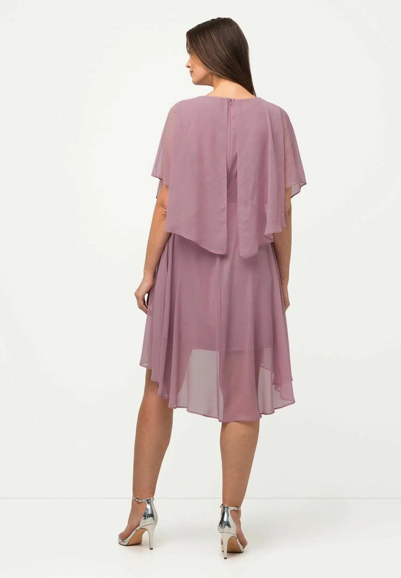 Ulla Popken DÉCOLLETÉ EN V MANCHES COURTES - Cocktailkleid/festliches Kleid - Rose Antique 3 Ulla Popken DÉCOLLETÉ EN V MANCHES COURTES - Cocktailkleid/festliches Kleid - Rose Antique – Bild 3