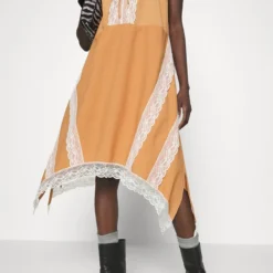 TWINSET SIMPLE BEAUTY - Cocktailkleid/festliches Kleid - Bic.hazel/neve 11 TWINSET SIMPLE BEAUTY - Cocktailkleid/festliches Kleid - Bic.hazel/neve -Günstiges Fem Glanz Geschäft f6b097da782d456da653988896c2b380